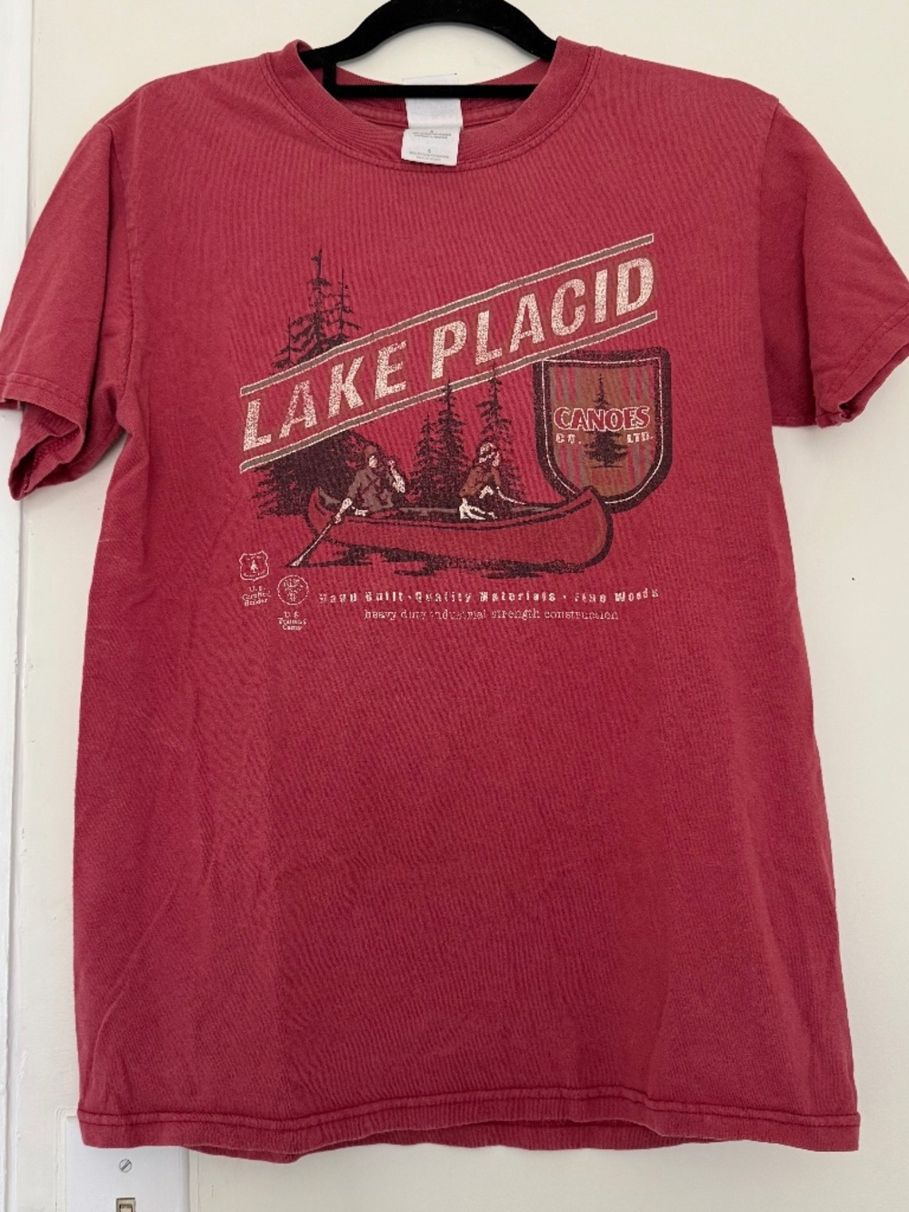 VINTAGE y2k Lake Placid Canoe graphic t-shirt faded red Gildan S